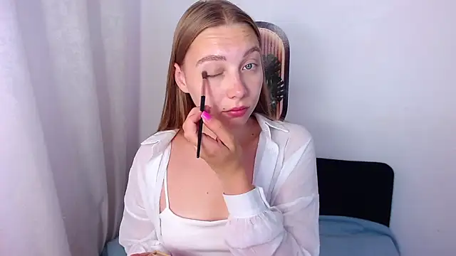Snapshot of bellaa_love_ chatting on July 14, 12:24 am bellaa love online show from July 14, 12:24 am