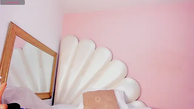 Snapshot of Ally_Parkeer_ chatting on February 1, 6:40 pm Ally Parkeer online show from February 1, 6:40 pm