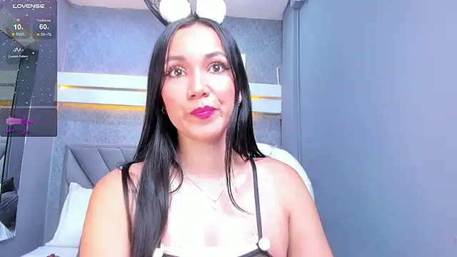 Snapshot of JessicaMilan chatting on October 31, 10:33 pm JessicaMilan online show from October 31, 10:33 pm