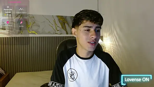 Snapshot of Dyla_n18 chatting on October 28, 9:28 pm Dyla n18 online show from October 28, 9:28 pm