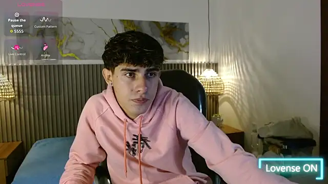 Snapshot of Dyla_n18 chatting on November 9, 7:34 pm Dyla n18 online show from November 9, 7:34 pm