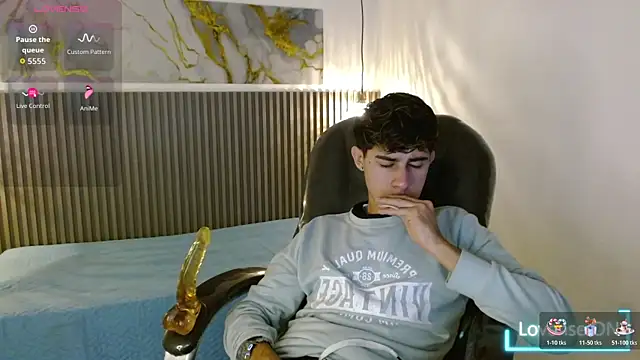 Snapshot of Dyla_n18 chatting on November 13, 8:08 pm Dyla n18 online show from November 13, 8:08 pm