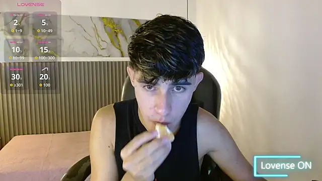 Snapshot of Dyla_n18 chatting on November 16, 8:47 pm Dyla n18 online show from November 16, 8:47 pm