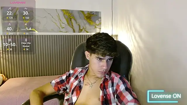 Snapshot of Dyla_n18 chatting on December 3, 8:51 pm Dyla n18 online show from December 3, 8:51 pm