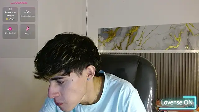 Snapshot of Dyla_n18 chatting on December 13, 8:04 pm Dyla n18 online show from December 13, 8:04 pm