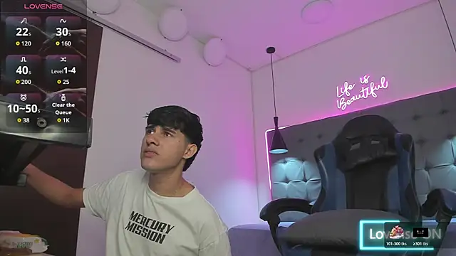 Dyla n18 online show from March 31, 7:03 pm