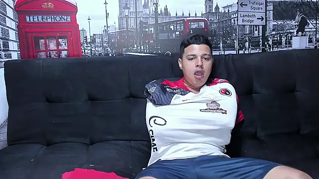 Snapshot of threesome_sexy_hot chatting on January 3, 1:14 pm threesome sexy hot online show from January 3, 1:14 pm