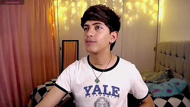 Snapshot of teobowny_ chatting on December 14, 12:22 am teobowny online show from December 14, 12:22 am