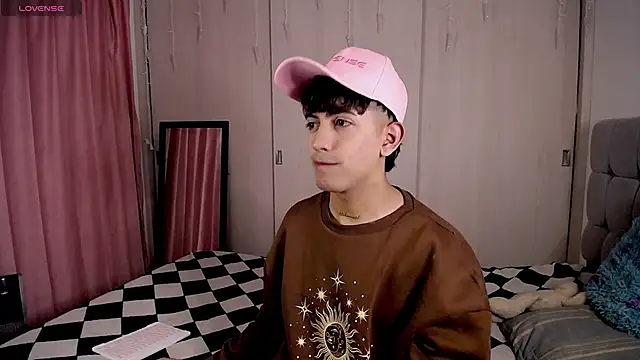 Snapshot of teobowny_ chatting on December 19, 10:10 pm teobowny online show from December 19, 10:10 pm