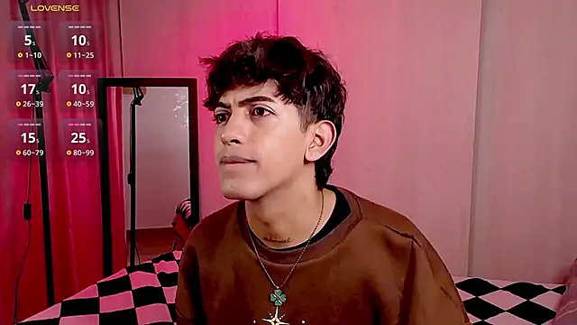 Snapshot of teobowny_ chatting on January 4, 2:04 pm teobowny online show from January 4, 2:04 pm