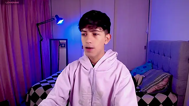 Snapshot of teobowny_ chatting on January 19, 3:42 pm teobowny online show from January 19, 3:42 pm