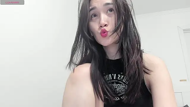 aenie online show from March 12, 3:07 pm