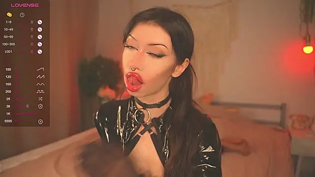 Snapshot of Devilsss_toy chatting on September 21, 3:57 pm Devilsss toy online show from September 21, 3:57 pm