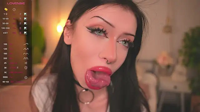 Snapshot of Devilsss_toy chatting on October 12, 3:44 pm Devilsss toy online show from October 12, 3:44 pm