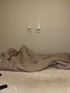 Snapshot of Mandispandis1 chatting on December 22, 11:24 pm Mandispandis1 online show from December 22, 11:24 pm