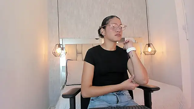 Snapshot of Alahia_Baiter chatting on December 7, 11:29 am Alahia Baiter online show from December 7, 11:29 am