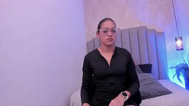 Snapshot of Alahia_Baiter chatting on December 8, 12:19 pm Alahia Baiter online show from December 8, 12:19 pm