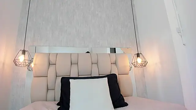 Snapshot of Alahia_Baiter chatting on December 10, 2:39 pm Alahia Baiter online show from December 10, 2:39 pm