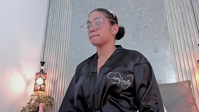 Snapshot of Alahia_Baiter chatting on December 20, 5:40 pm Alahia Baiter online show from December 20, 5:40 pm