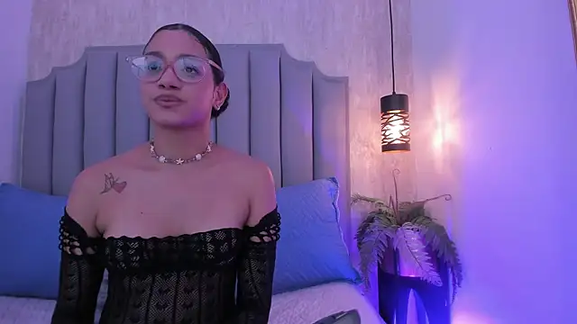 Snapshot of Alahia_Baiter chatting on March 3, 3:31 pm Alahia Baiter online show from March 3, 3:31 pm