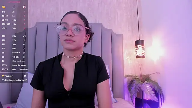 Snapshot of Alahia_Baiter chatting on March 7, 6:33 pm Alahia Baiter online show from March 7, 6:33 pm