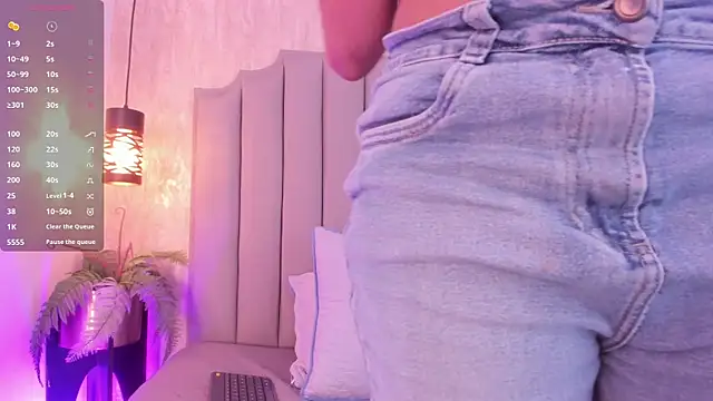 Snapshot of Alahia_Baiter chatting on March 10, 11:42 am Alahia Baiter online show from March 10, 11:42 am