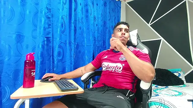 Snapshot of astrom_greyy chatting on October 29, 11:39 pm astrom greyy online show from October 29, 11:39 pm