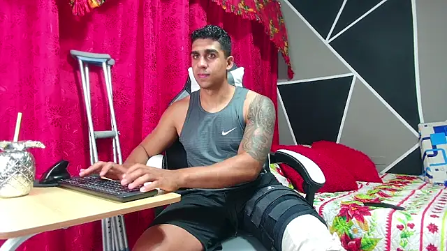 Snapshot of astrom_greyy chatting on November 25, 10:32 pm astrom greyy online show from November 25, 10:32 pm