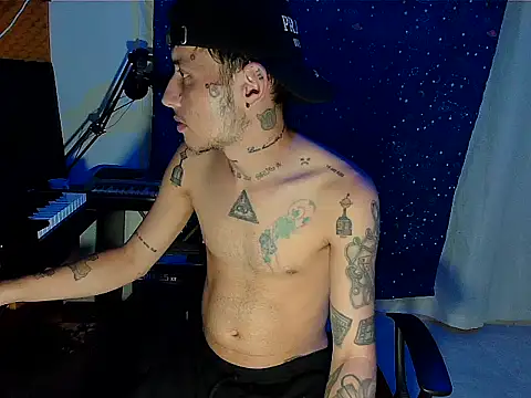 Snapshot of patrik_tattoo_ chatting on December 3, 2:25 am patrik tattoo online show from December 3, 2:25 am