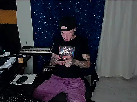 Snapshot of patrik_tattoo_ chatting on December 30, 2:09 am patrik tattoo online show from December 30, 2:09 am