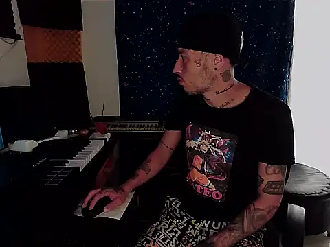 Snapshot of patrik_tattoo_ chatting on December 30, 1:36 pm patrik tattoo online show from December 30, 1:36 pm