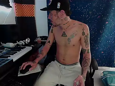 Snapshot of patrik_tattoo_ chatting on January 18, 3:38 pm patrik tattoo online show from January 18, 3:38 pm