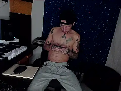 Snapshot of patrik_tattoo_ chatting on January 28, 6:16 am patrik tattoo online show from January 28, 6:16 am