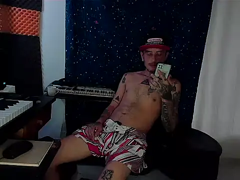 Snapshot of patrik_tattoo_ chatting on January 28, 11:17 pm patrik tattoo online show from January 28, 11:17 pm