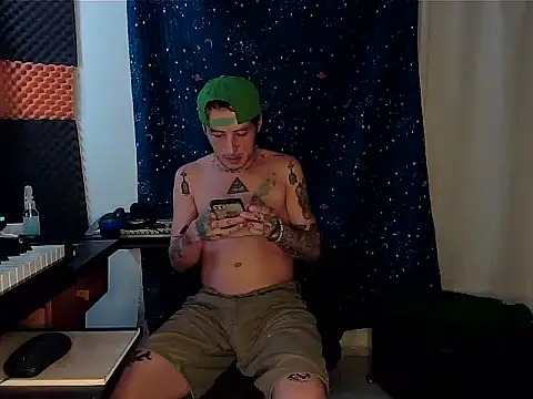 Snapshot of patrik_tattoo_ chatting on February 7, 3:23 am patrik tattoo online show from February 7, 3:23 am