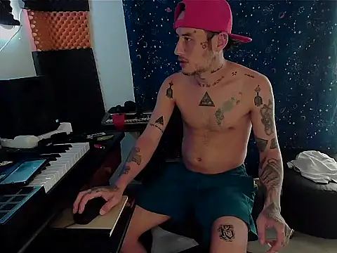 Snapshot of patrik_tattoo_ chatting on February 15, 9:26 pm patrik tattoo online show from February 15, 9:26 pm