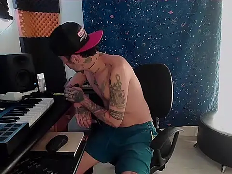 Snapshot of patrik_tattoo_ chatting on February 16, 8:00 pm patrik tattoo online show from February 16, 8:00 pm