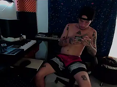 Snapshot of patrik_tattoo_ chatting on February 21, 10:15 pm patrik tattoo online show from February 21, 10:15 pm