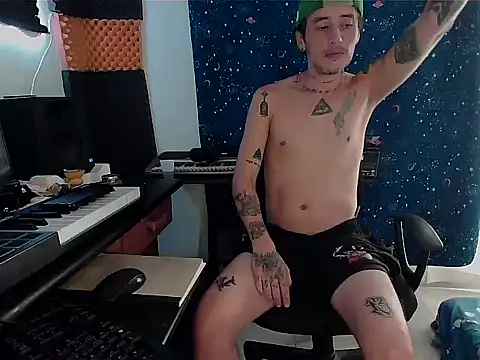 Snapshot of patrik_tattoo_ chatting on March 2, 3:05 pm patrik tattoo online show from March 2, 3:05 pm