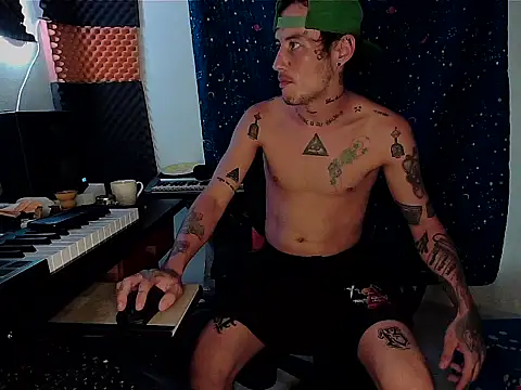 Snapshot of patrik_tattoo_ chatting on March 2, 11:20 pm patrik tattoo online show from March 2, 11:20 pm