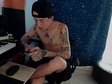 Snapshot of patrik_tattoo_ chatting on March 21, 7:24 pm patrik tattoo online show from March 21, 7:24 pm