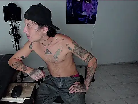 Snapshot of patrik_tattoo_ chatting on October 18, 3:09 am patrik tattoo online show from October 18, 3:09 am