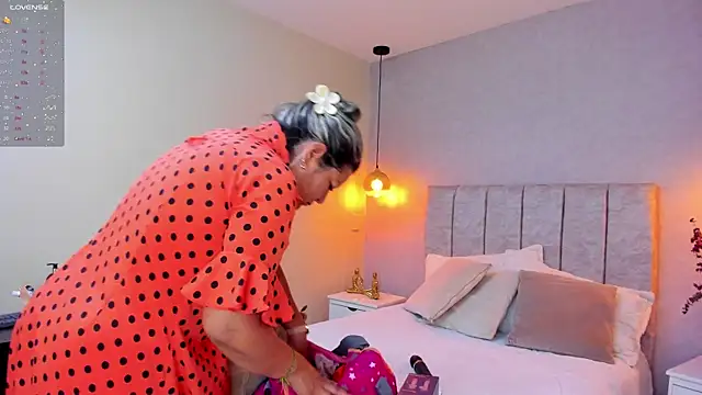 Snapshot of tutu_milf chatting on March 3, 7:06 pm tutu milf online show from March 3, 7:06 pm