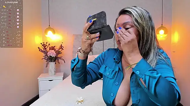 Snapshot of tutu_milf chatting on March 11, 7:03 pm tutu milf online show from March 11, 7:03 pm