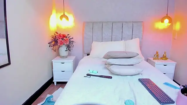 Snapshot of tutu_milf chatting on October 12, 1:32 pm tutu milf online show from October 12, 1:32 pm