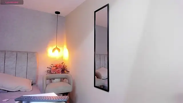 Snapshot of tutu_milf chatting on November 9, 12:14 pm tutu milf online show from November 9, 12:14 pm