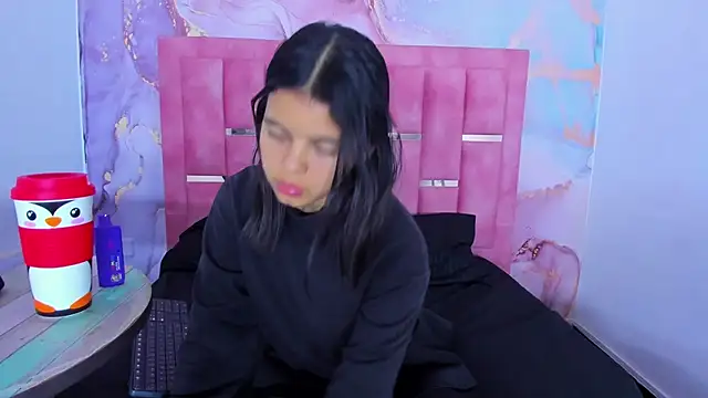 Snapshot of LizzMartin chatting on December 13, 7:10 pm LizzMartin online show from December 13, 7:10 pm