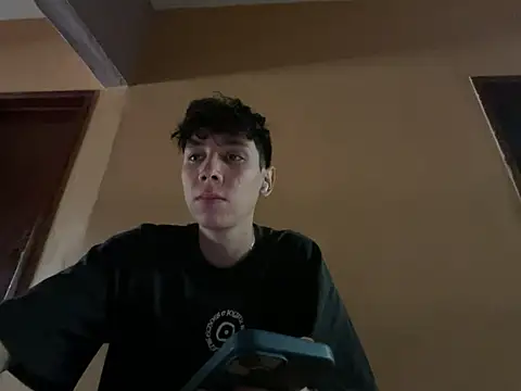 Omaaaaaaa00001 online show from February 6, 7:18 pm