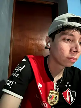 Omaaaaaaa00001 online show from October 31, 6:42 pm