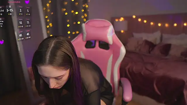 SelestaRobertson online show from December 13, 9:02 am